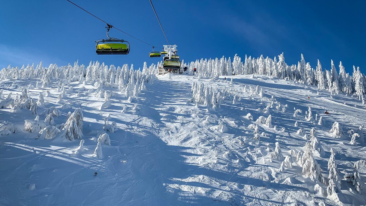 Czarna góra wyciąg narciarski zimą