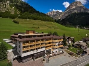 Hotel Mezdi Outside