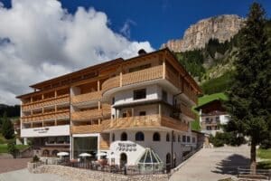 Hotel Mezdi Outside2